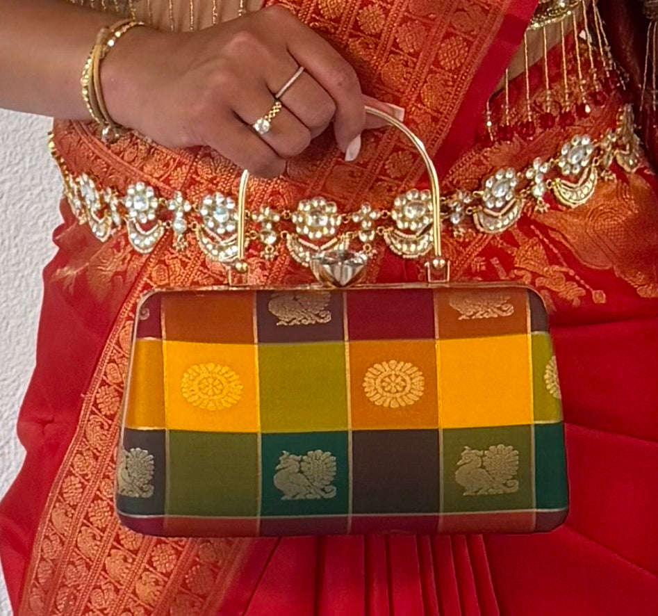 maambazha paalum palamum - Clutch